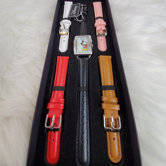 NWOT Disney Mickey Mouse Changeable banded watch - Picture 4 of 8